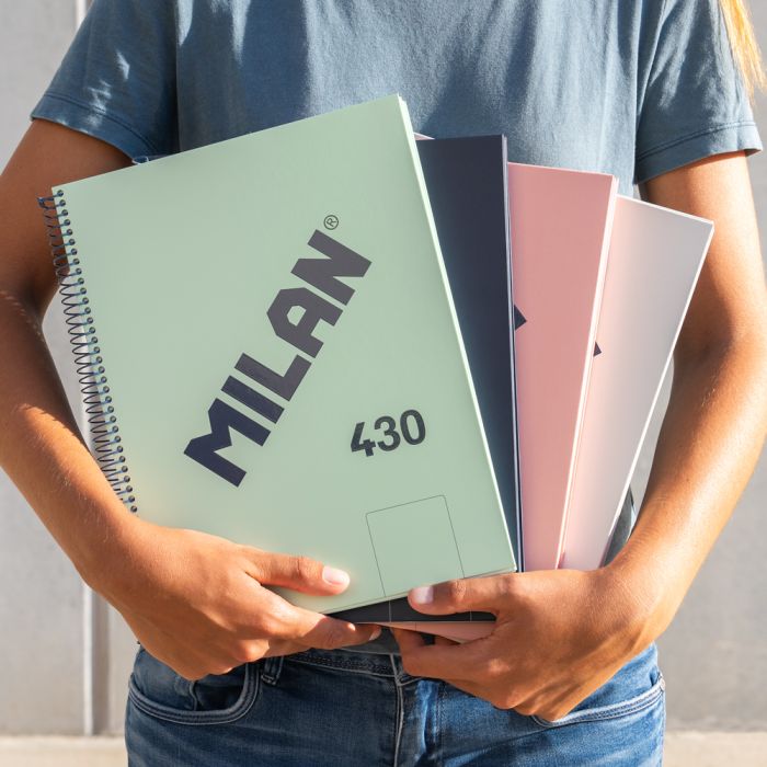 CUADERNO MILAN 57141E80GR TAPA DURA A4 CON ESPIRAL 80 H. BLANCAS DE 95 GR. COLECCION 430 SINCE 1918 VERDE